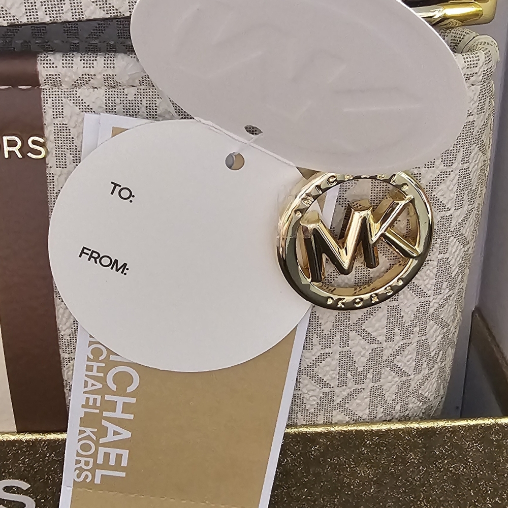 Michael Kors, NWT, adjustable belt bag in Box❤️ Sale - Picture 2 of 5